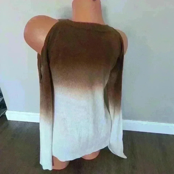 Venus Ombre Cold Shoulder Brown White Oversized Sweater Size Small Women's - Picture 3 of 5